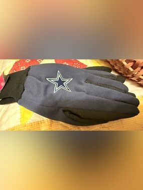 Foco NFL Dallas Cowboys Gloves in Blue and Black with a White Star Logo